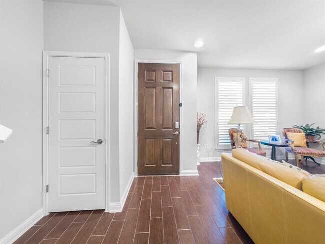 Foto del edificio - 13800 Lyndhurst St