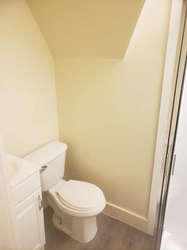 Bathroom - 747 W 4th St