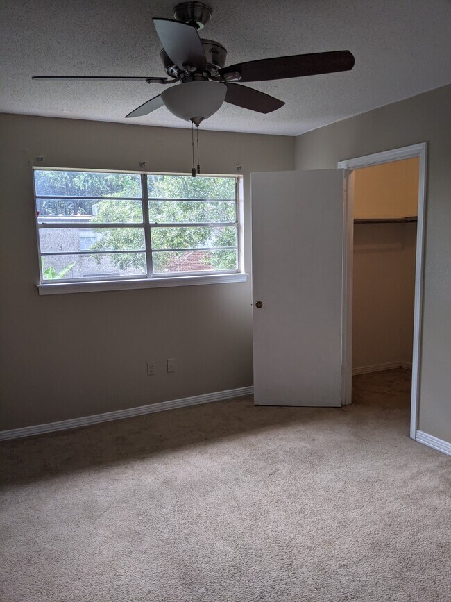 Foto del edificio - 2514 Caswell Ln