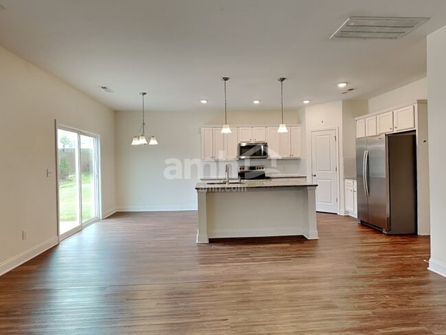 Building Photo - 444 Charity Ln