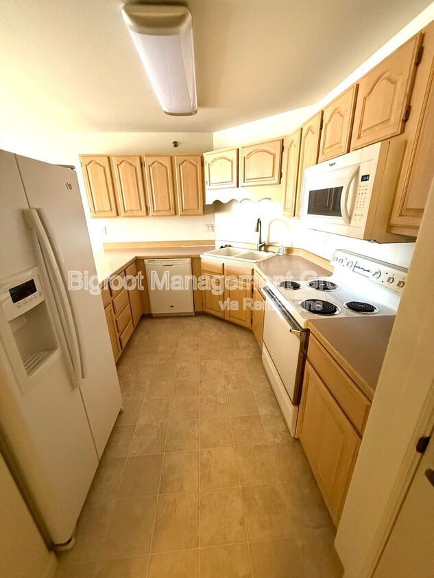 Primary Photo - 1701 Prospect Ave