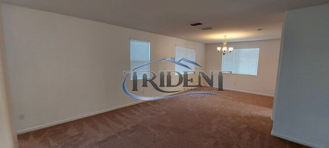 Foto del edificio - Beautiful 5 bedroom, 3 bath house