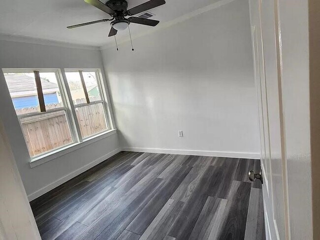 Foto del edificio - 3903 Broyles St