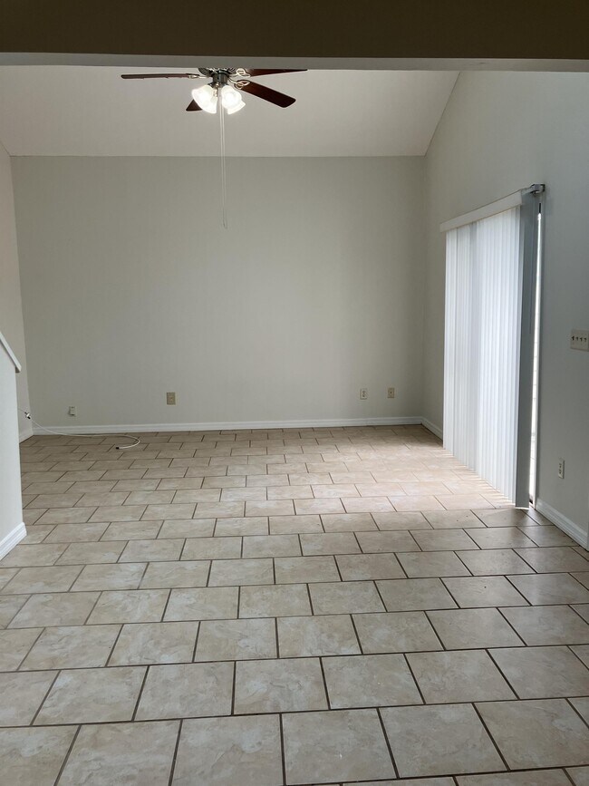 Building Photo - 1703 Challenger Ct W