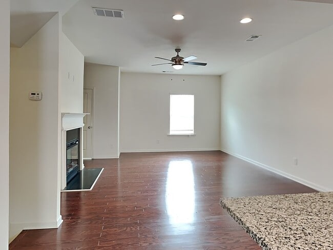 Building Photo - 975 Society Cir