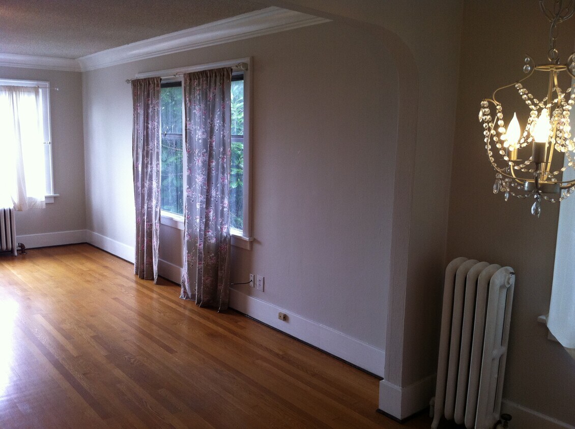 Living Room - 2112 11th Ave W