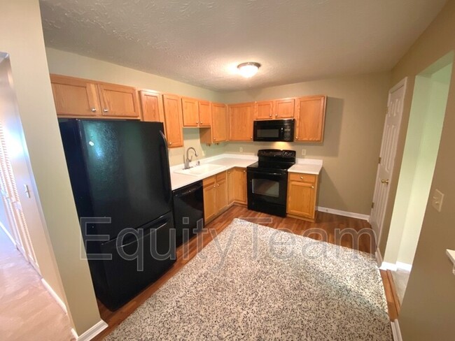 Building Photo - 4480 Mayhew Ave