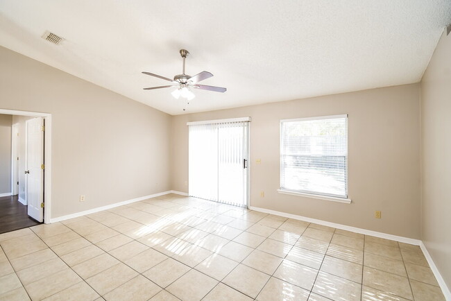 Building Photo - 9060 Castle Rock Dr