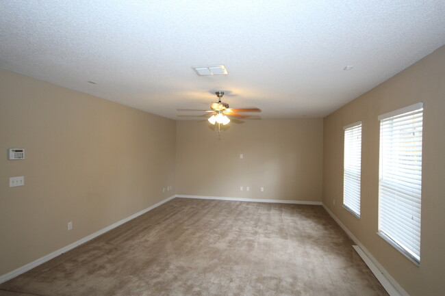 Building Photo - Beautiful 4 Bedroom in Waterford Chase!