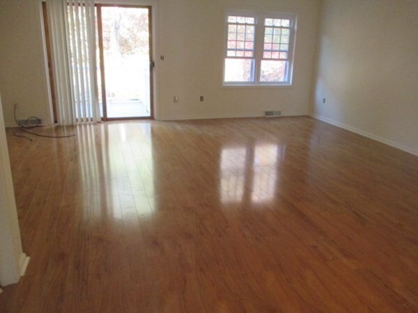 Building Photo - 70 Laurelwood Dr