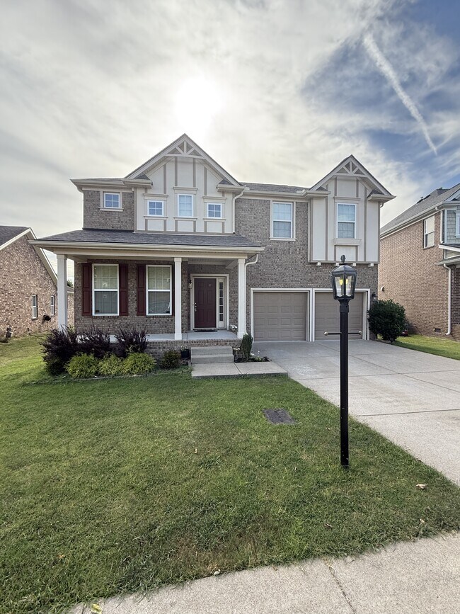 Photo - 1629 Robindale Dr House