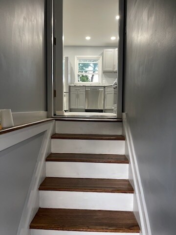 Foto del edificio - 145 Roosevelt Dr