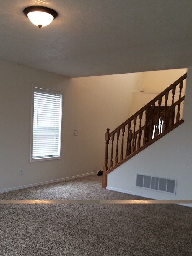 Foto del edificio - 3 Bed, 2.5 Bath on Sunnyside Hill!