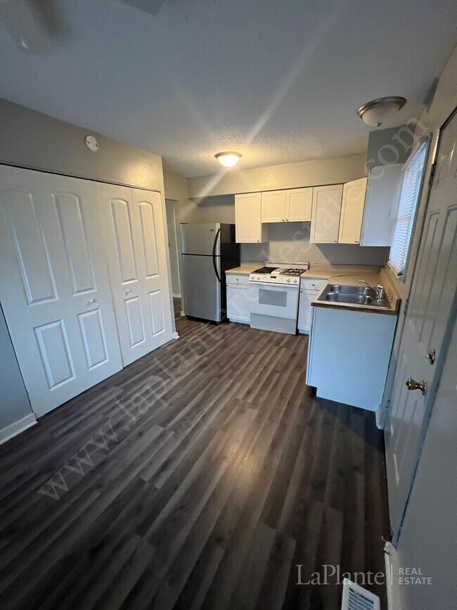 Foto del edificio - Single-Story 4 Bedroom Home for Rent