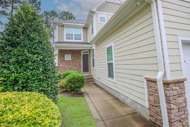 Building Photo - Charming 3 bed, 2.5 bath home with bonus t...
