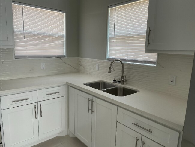 Foto del edificio - 312 W Rutherford Ave