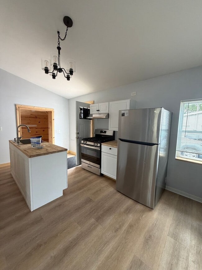Building Photo - Charming 2 Bedroom, 1 Bathroom Home Available Now in Salem Lakes