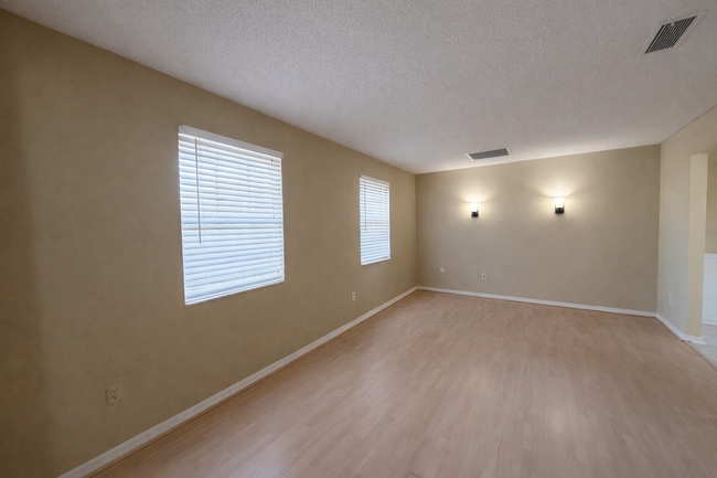 Photo - Woodlands / Lakeside Estates Apartment