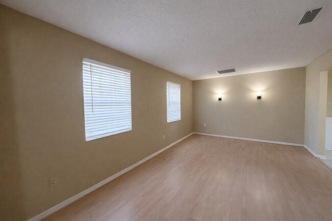 Building Photo - Woodlands / Lakeside Estates