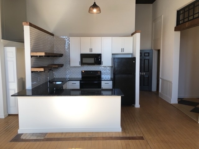 Primary Photo - 252 Morgan St