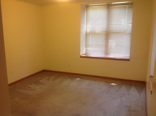 Building Photo - 304 N Carroll St