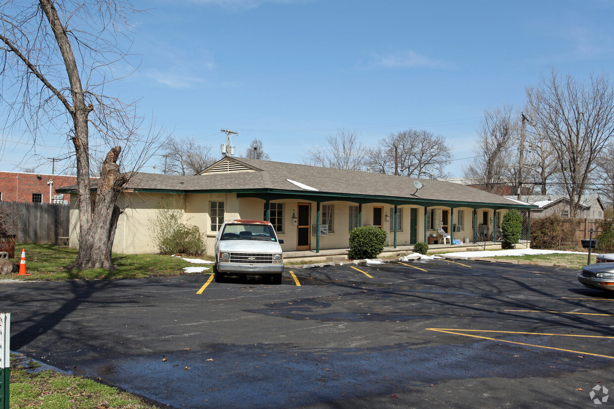 Building Photo - Ivy Manor Apartments