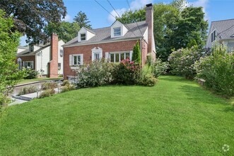 Building Photo - 119 Soundview Ave