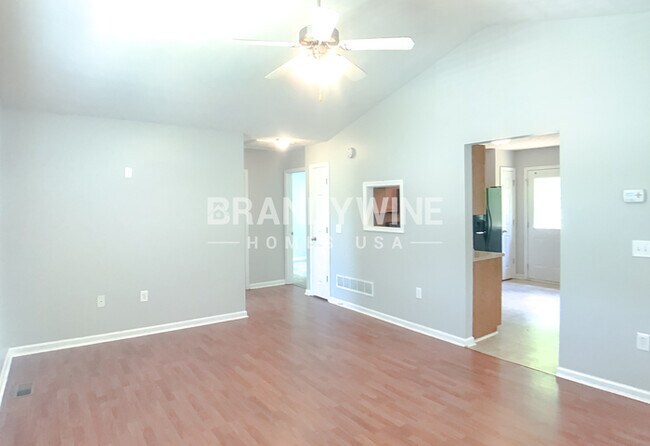 Foto del edificio - 581 Twin Oaks Ln