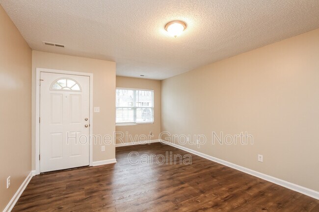 Foto del edificio - 313 Springhill Ln