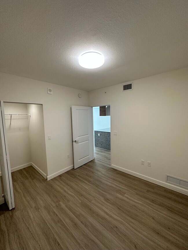Foto del edificio - 170 NE 23rd St