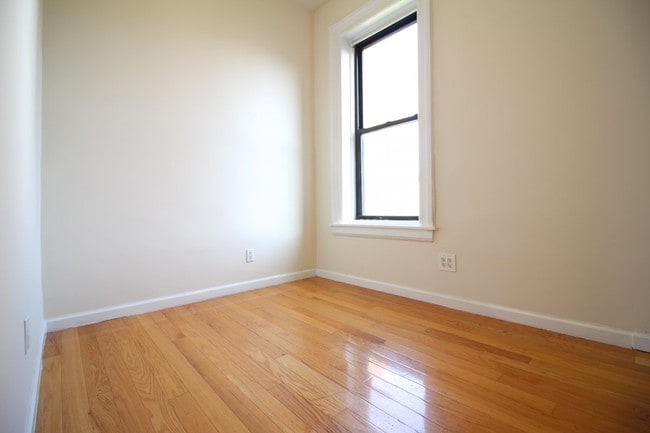 Building Photo - 12 W 104th St
