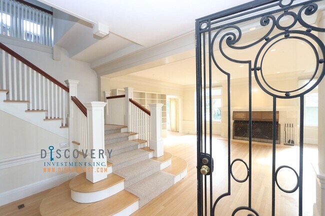 Foto del edificio - Traditional Six Bedroom Home with Exceptional SF Bay Views with In Law Unit