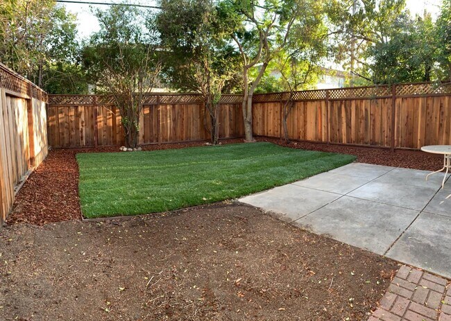 Building Photo - 3520 Brookdale Dr