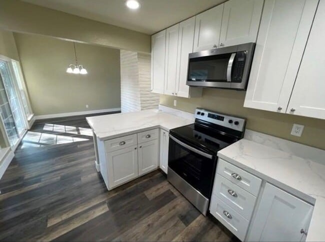 Building Photo - Nicely updated home in established Turlock...