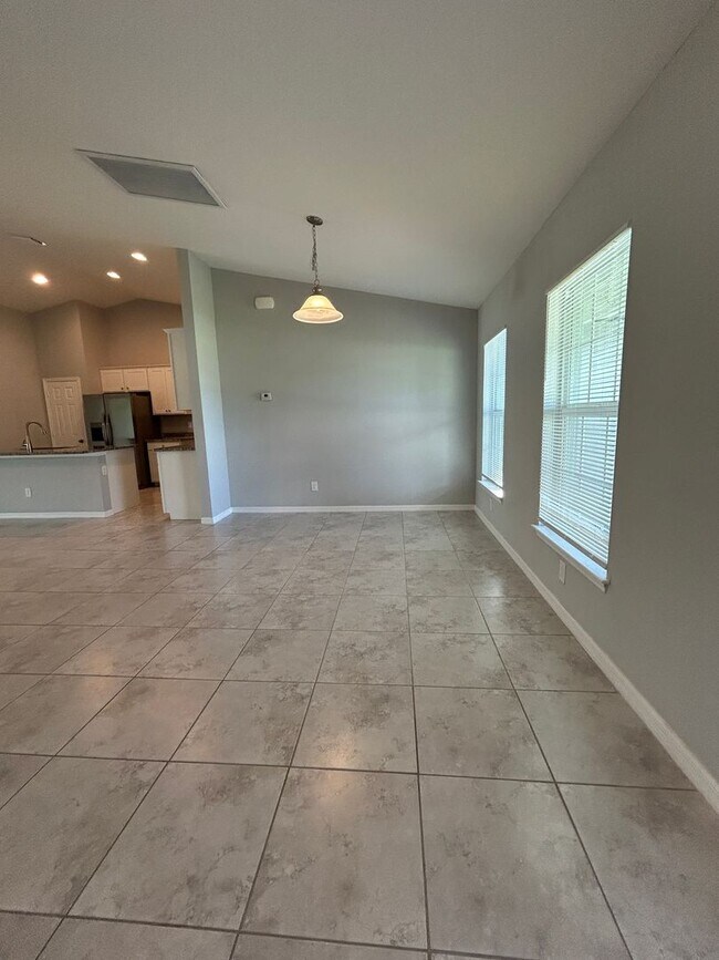 Foto del edificio - Don't Miss This 4 Bed, 2 Bath Home with Fe...