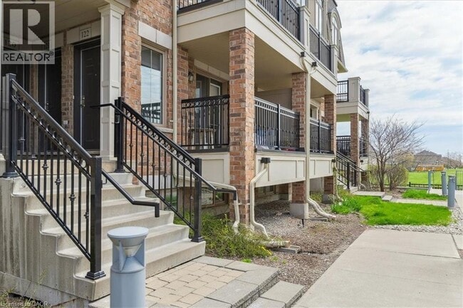 Photo du bâtiment - 2441 Greenwich Dr