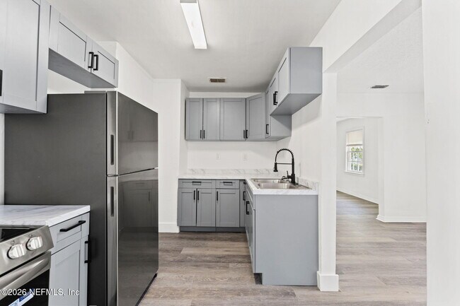 Building Photo - 3142 3rd St Cir S