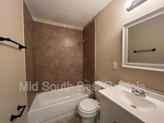 Building Photo - 3446 Madewell St