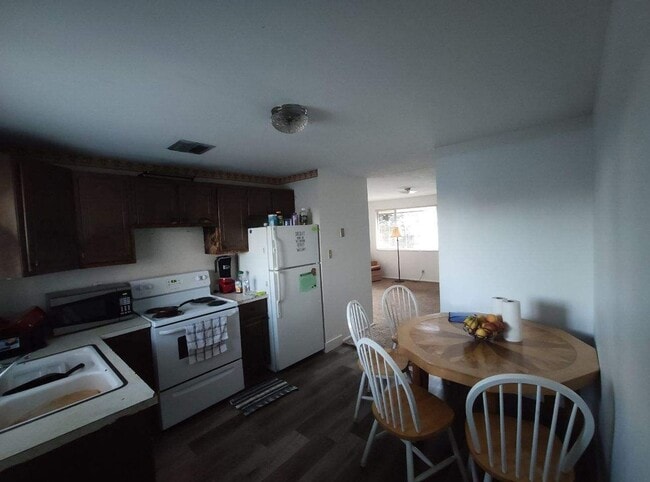 Building Photo - 2 Bedroom Orem Apartment with NEW Washer a...