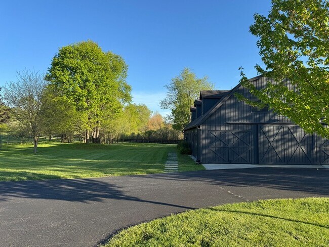 Foto del edificio - 55 Still Meadow Rd