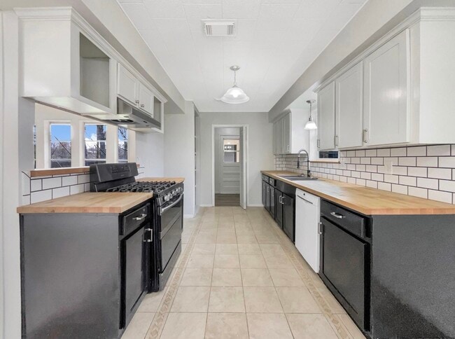 Building Photo - 908 Loggins Dr