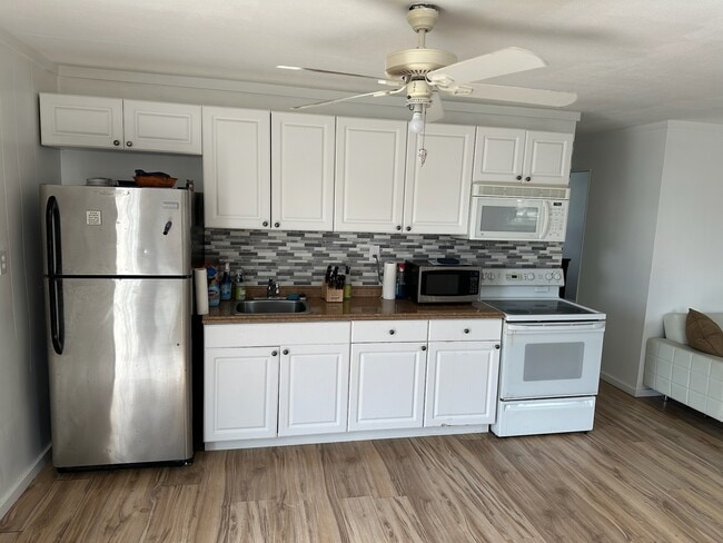 Building Photo - 1392 Henderson Creek Dr