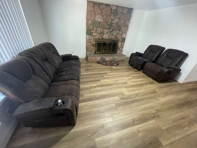 Foto del edificio - 1496 NW Almira St