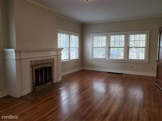 Building Photo - 2 br, 1.5 bath Townhome - 921 Spaulding Ave A
