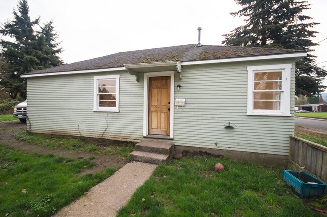 Building Photo - 143 E Dodge St