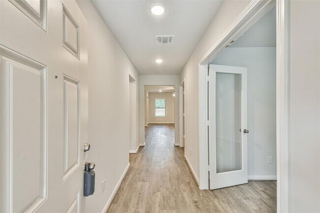 Foto del edificio - 27204 Blueberry Hill Dr