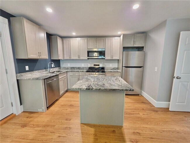 Foto del edificio - 5 Greystone Ave