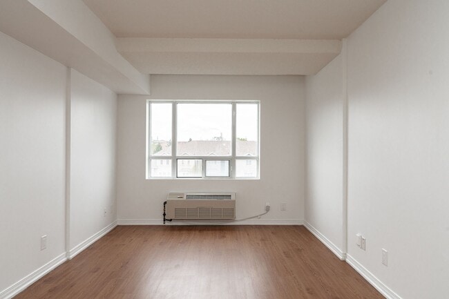 Building Photo - 333 Sidney Belsey Crescent