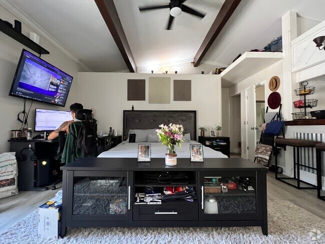 Building Photo - 4563 Mathis St