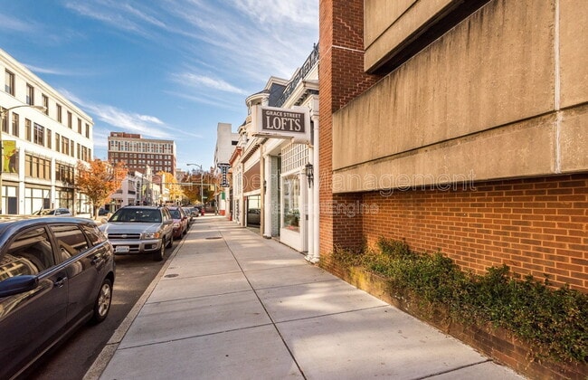 Building Photo - 215 E Grace St